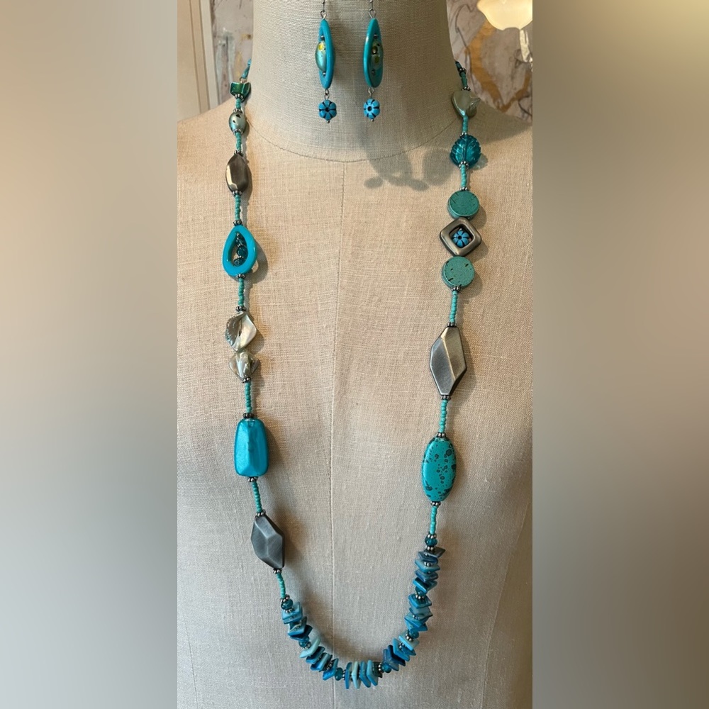 Faux Turquoise Stoned Necklace Set